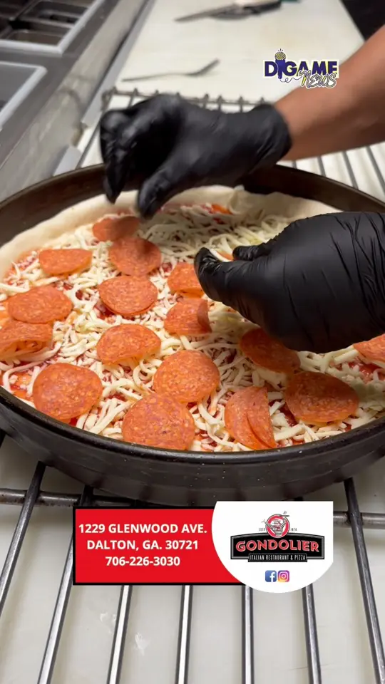 Gondolier Pizza in Dalton showing pizza, restaurant visit, video by Dígame News on Facebook