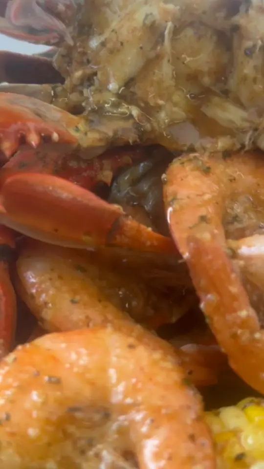 Grants Crabs 850 in Havana showing food, xl blue crabs, video by Grant's Crabs 850 on Facebook
