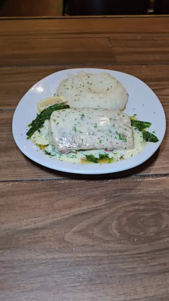 Green Marlin in Vero Beach showing food, mahi mahi, video by thetreasurecoastfoodie on TikTok