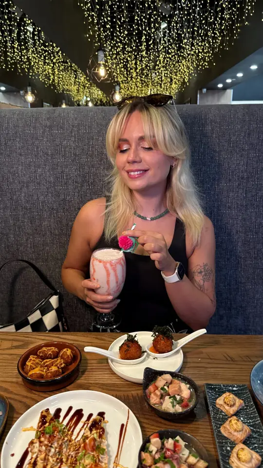 Hand Roll Sushi in Orlando showing american japa sushi, all-you-can-eat, handroll bar, premium menu, brazilian sushi spot, video by Katelyn Marie on Facebook