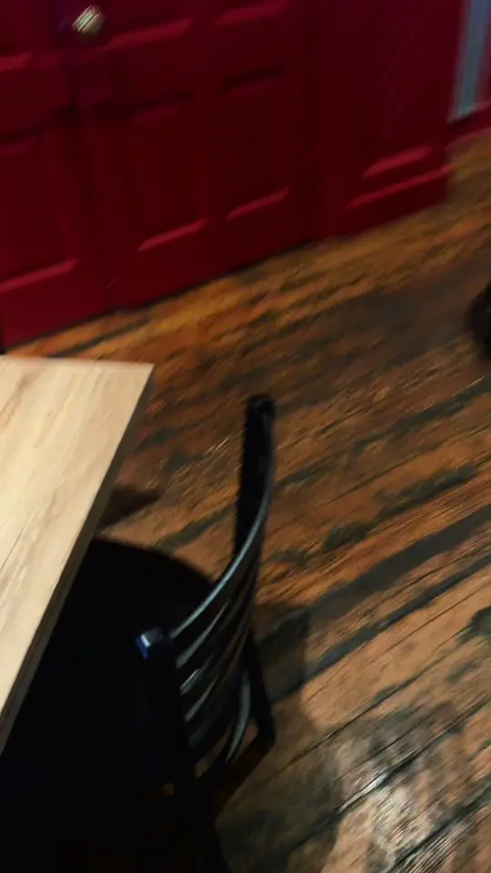 Hank's Bar & Grill in Columbus showing seafood, review, video by euphoriaa.m on TikTok