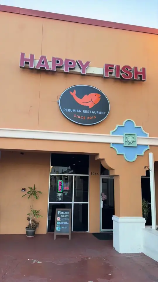 Happy Fish in Tampa showing food review, grilled octopus, fried mussels, seafood lo mein, peruvian food, video by Anthony Gilbert on Facebook