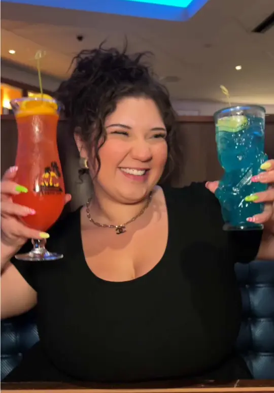 Hard Rock Cafe in Davie showing food, steak, atmosphere, music memorabilia, video by xoxojulianav on TikTok