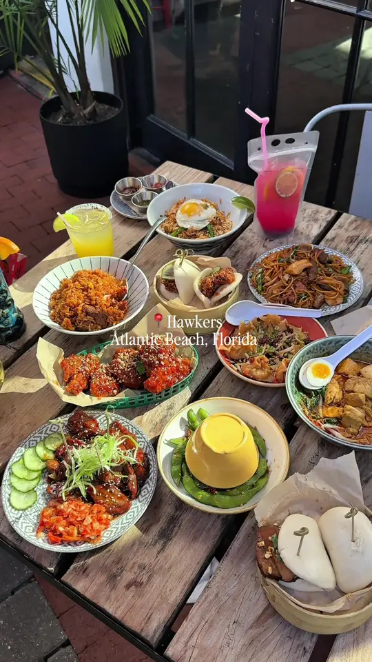 Hawkers Asian Street Fare in Jacksonville showing review, visit, food, roti canai, bao bun seoul hot chicken, pork belly, edamame, twice fried wings, chilli crisp won, drinks, capri-f, video by aleiastraveldiary on TikTok