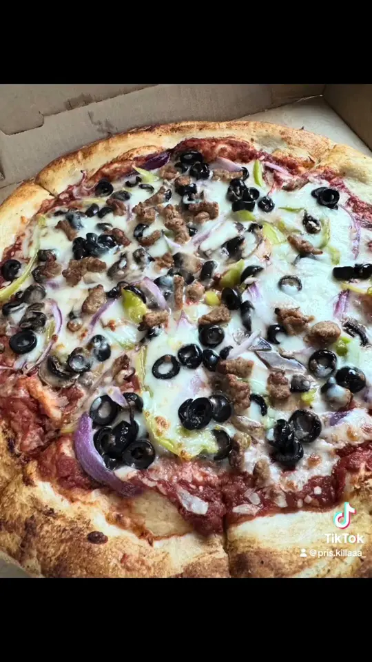 Heavenly Pizza in North Fort Myers showing pizza, video by Priscilla Arriola  on YouTube