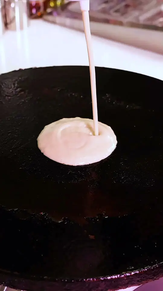 HELLO SWEETNESS in Tampa showing food, strawberries & cream crêpe, video by Hello Sweetness on Facebook