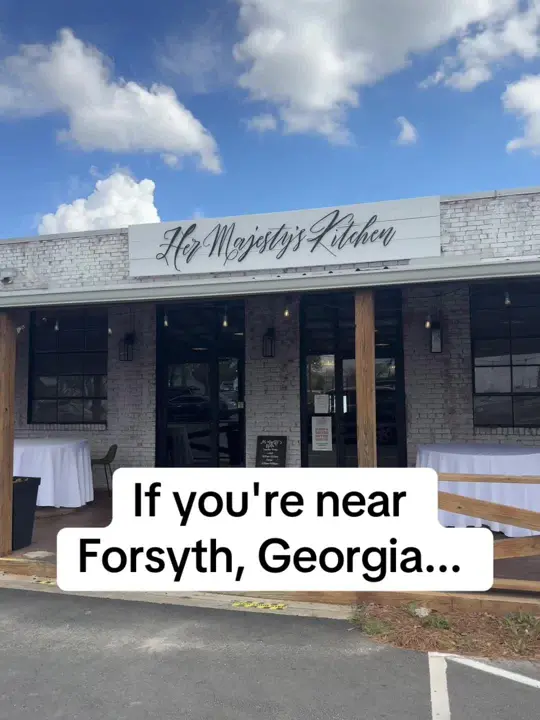 Her Majesty's Kitchen in Forsyth showing food review, spinach artichoke dip, steak frites, red beans & rice, owner interview, video by julietgoesplaces on TikTok