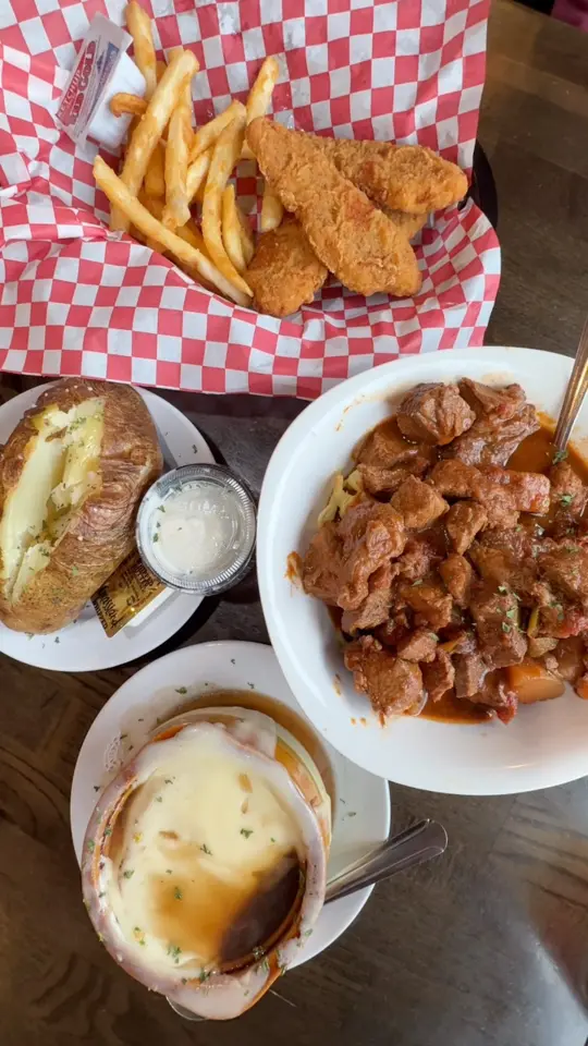 Hofbrauhaus Restaurant in Helen showing review, visit, atmosphere, live music, video by Mountains and Main on Facebook