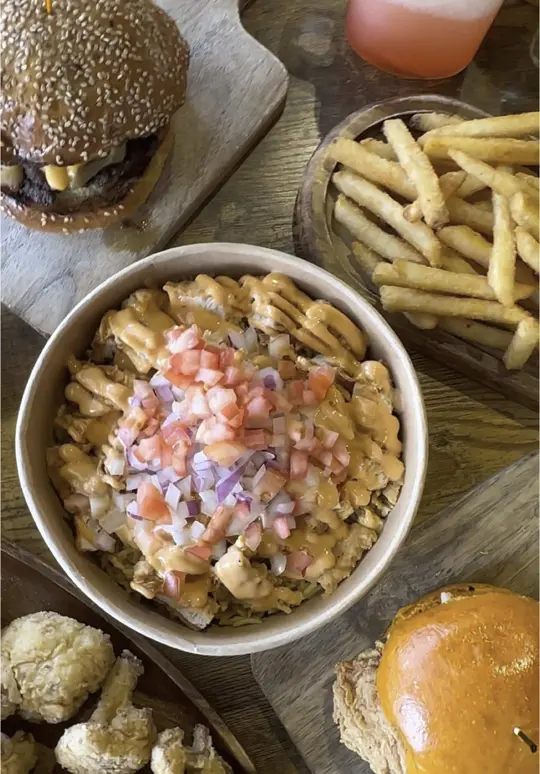 Holy Fry in Temple Terrace showing food review, chicken bowl, smash burger, chicken slider, veggie tenders, video by dippedtampa on TikTok