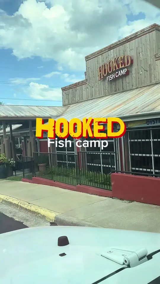 Hooked Fish Camp in Sanford showing visit, review, happy hour, blue crab dip, video by yanibmommy on TikTok