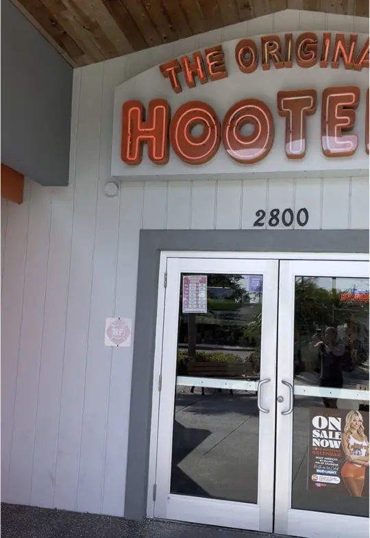 Hooters on TikTok, video by aliciakelso