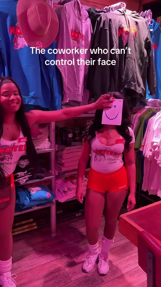 Hooters on TikTok, video by hootersmontreal