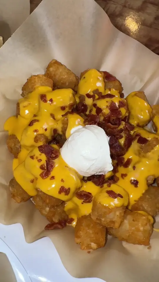 Hooters on TikTok, video by thelavisheats