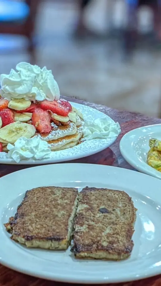 House of Omelets Restaurant in Cape Coral showing review, visit, video by Keeping up with Katie on Facebook