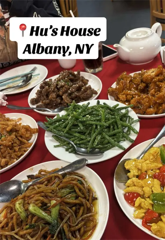 Hu's House in Albany showing review, soup dumplings, jellyfish, video by eatinwithpook on TikTok
