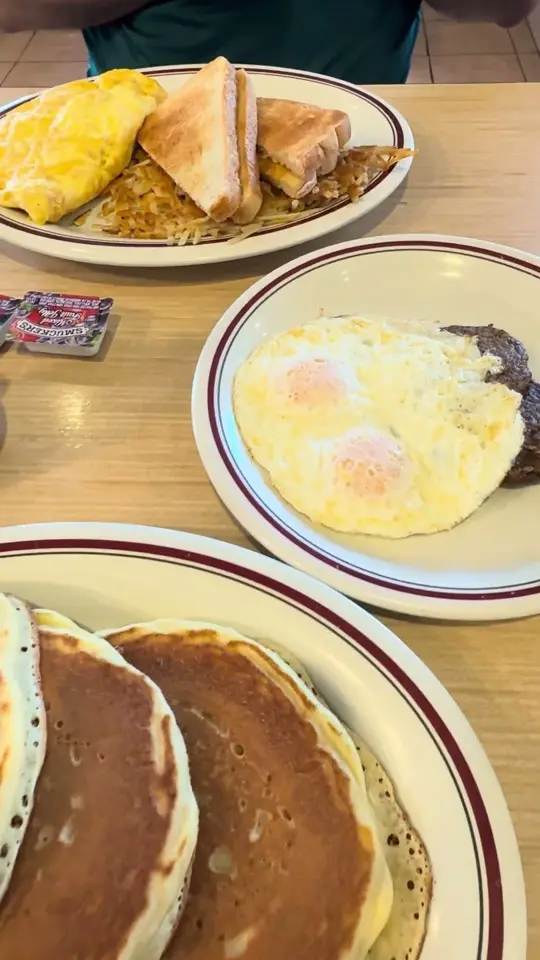 Huddle House in Hawkinsville showing pancake, egg over easy, omelette, video by 80s ToyHunter on YouTube