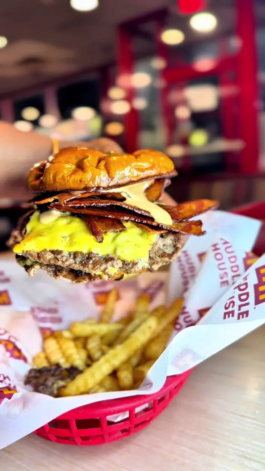 Huddle House in Springfield showing smash burger deluxe, huddle rewards app, video by flourishwithfallah on TikTok