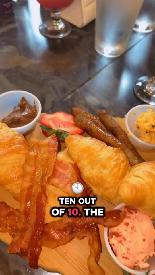 Hudson's At Main Street in Columbus showing food review, restaurant visit, video by Breyanna Thomas on Facebook
