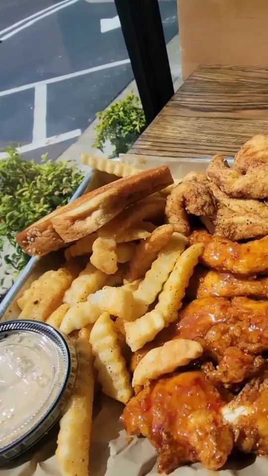 Huey Magoo's Chicken Tenders in Covington showing chicken tenders, restaurant review, video by atlantasfatfoodie on TikTok