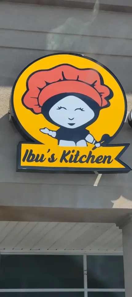 Ibu's Kitchen in Doraville showing review, nasi padang, es campur, mpek mpek, teh kotak, video by yushuanoureen on TikTok