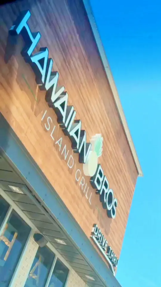 Island House Tap and Grill in Sarasota showing food review, restaurant visit, video by Dee Farris on Facebook