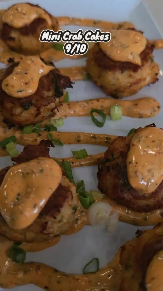 Island Wing Company Grill & Bar - Destin in Destin showing review, sports bar atmosphere, dog-friendly patio, beer, mixed drinks, wine, video by musebymw on TikTok