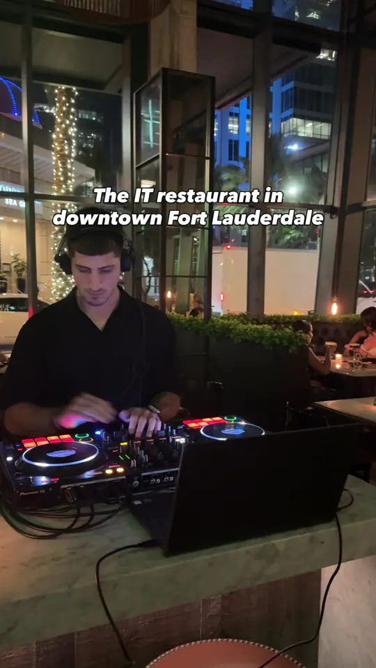  in Florida showing review, italian food, homemade pasta, pizza, steak, seafood, italian desserts, video by fortlauderdaledowntown on TikTok