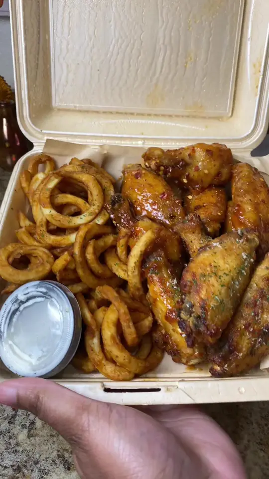 It's Just Wings in Valdosta showing restaurant promotion, dashpass discount, video by rd_eats on TikTok