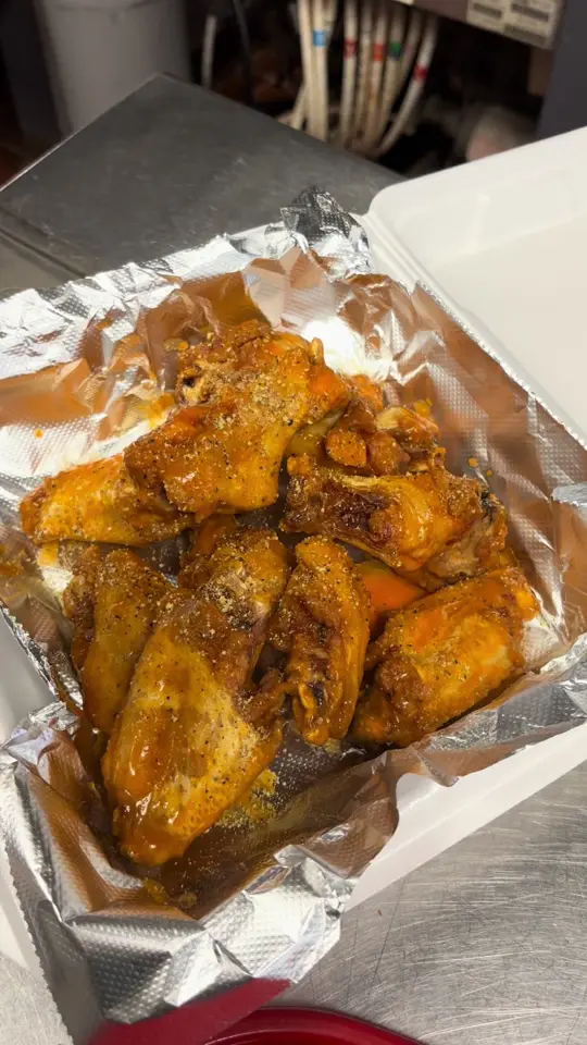 Izzy’s NY Pizza in Lilburn showing wings, mild lemon pepper, video by izzysnypizza on TikTok