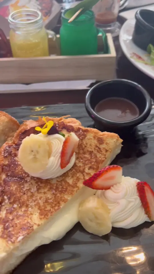 J. Michael's Restaurant in Panama City Beach showing review, visit, brunch, mimosas, video by letseatb on TikTok