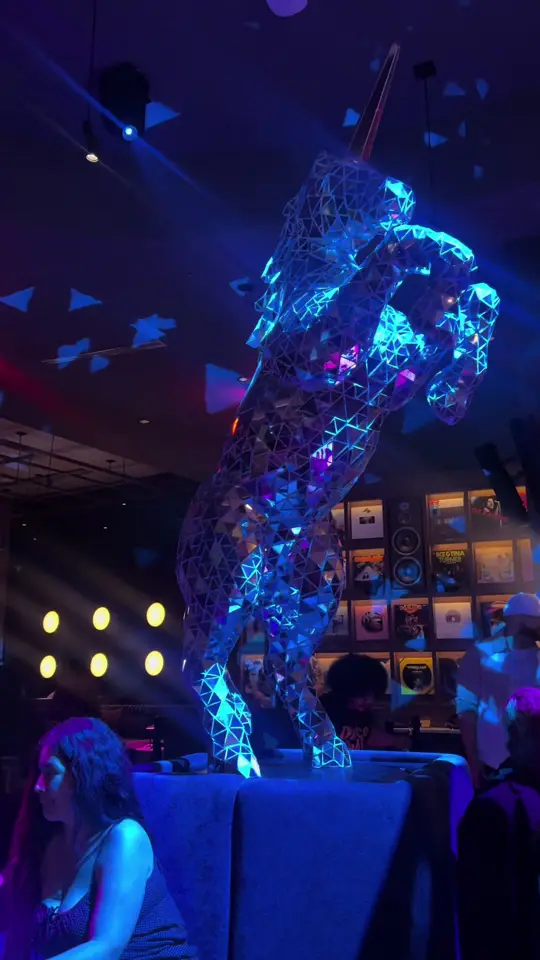 Jagger Suite in Atlanta showing review, food, burger, atmosphere, visit, video by atlhiddengems on TikTok