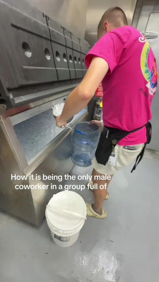 Jefferson's in Cartersville showing server life, video by jeffersonsadairsville on TikTok
