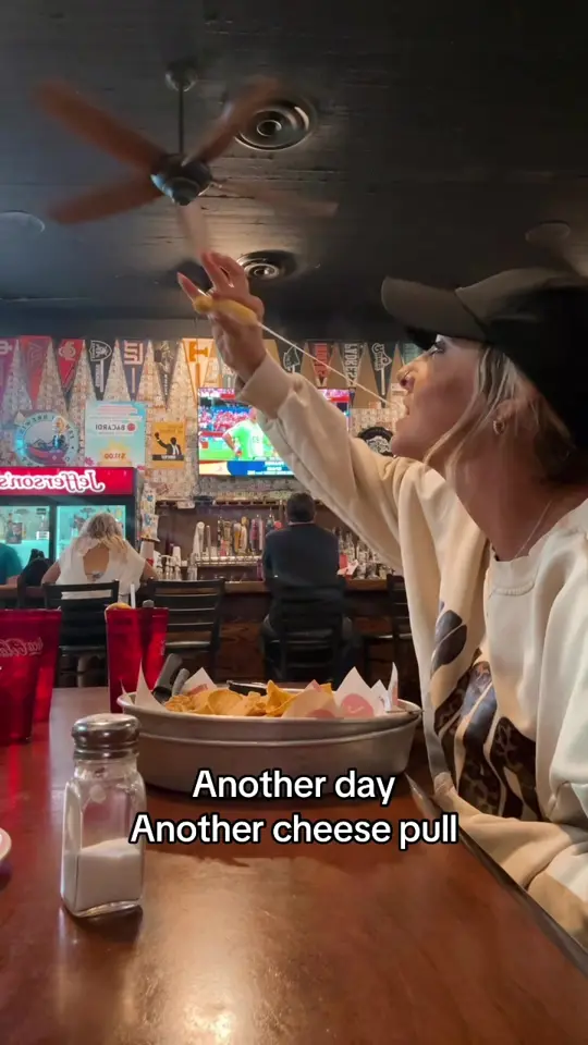 Jefferson's in Cartersville showing food, cheese pull, video by momma.ashhole on TikTok