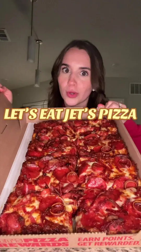 JetâS Pizza in Estero showing pizza, video by gracekellyanneats on TikTok