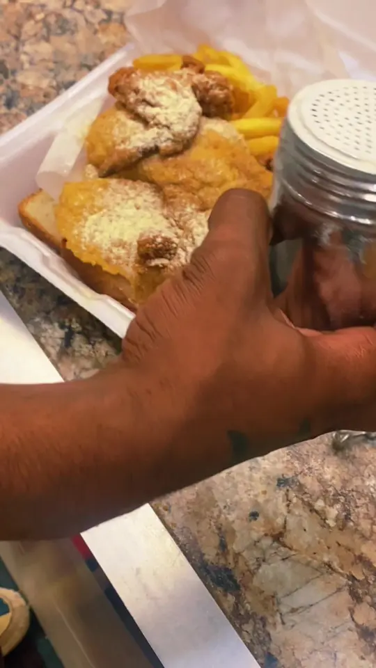 JJ Fish & Chicken in Atlanta showing wings, fish and chicken, video by bxnntrizzy on TikTok