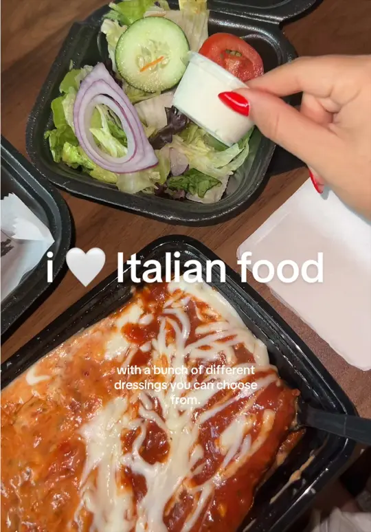  in Florida showing review, high protein food, garlic bread, chicken, rosa sauce, salad, video by izzz.rodriguez on TikTok