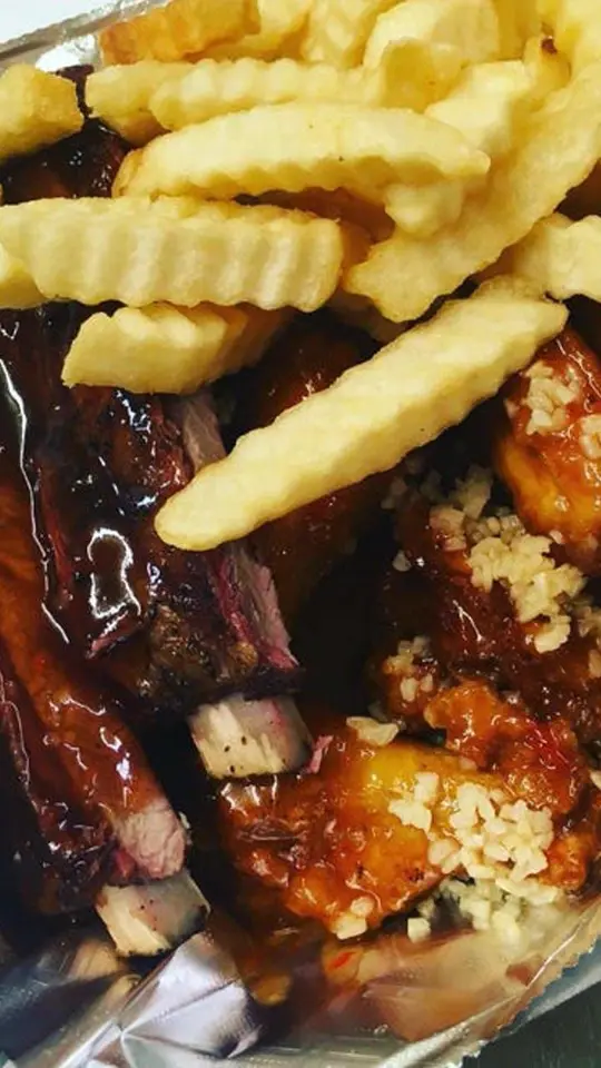 JoJo's Wings & Grill in Sandy Springs showing restaurant visit, smashburgers, video by TCPalm on Facebook