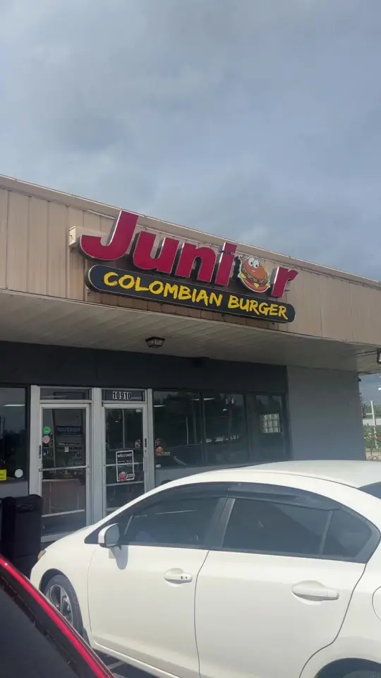  in Florida showing burger, fries, sauces, video by makingmemorieswithjess on TikTok