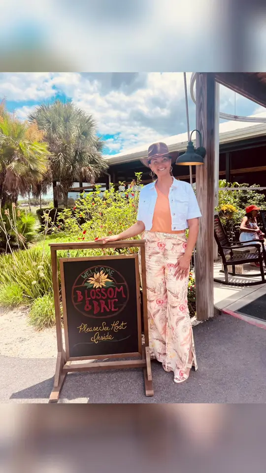  in Florida showing birthday celebration, food, atmosphere, friendship, restaurant visit, video by tfbrown50 on TikTok