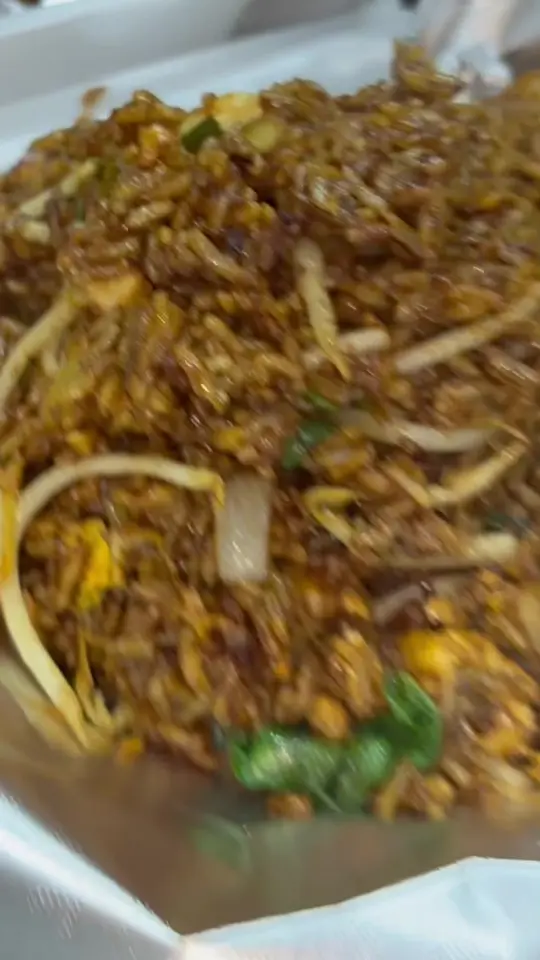 Kelly's BBQ in Covington showing food, dark shrimp fried rice, video by getinmybelly_kelly on TikTok