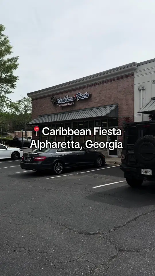 Kelly's Jamaican Foods in Athens showing review, jerk chicken, video by limeunhae on TikTok