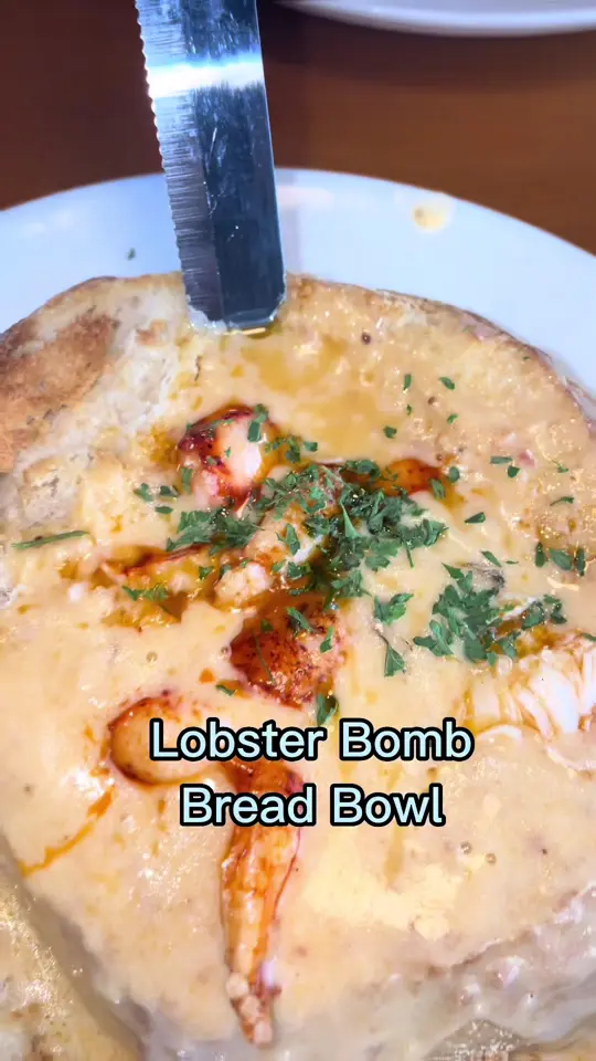 Kelly's Landing New England Seafood in Fort Lauderdale showing seafood, lobster, mussels, lobster bisque, video by memethexplorer on TikTok