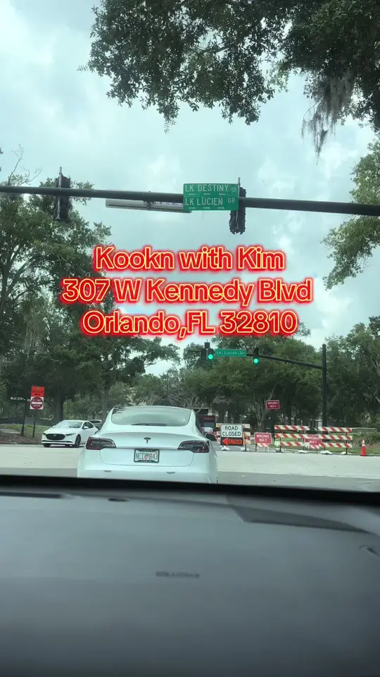 Kook’n with Kim in Orlando showing review, cornbread, fried chicken, mac and cheese, cabbage, video by shaymya904 on TikTok