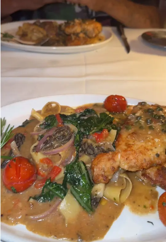 Kres Chophouse in Orlando showing lunch date, steakhouse, video by e.lrelle on TikTok