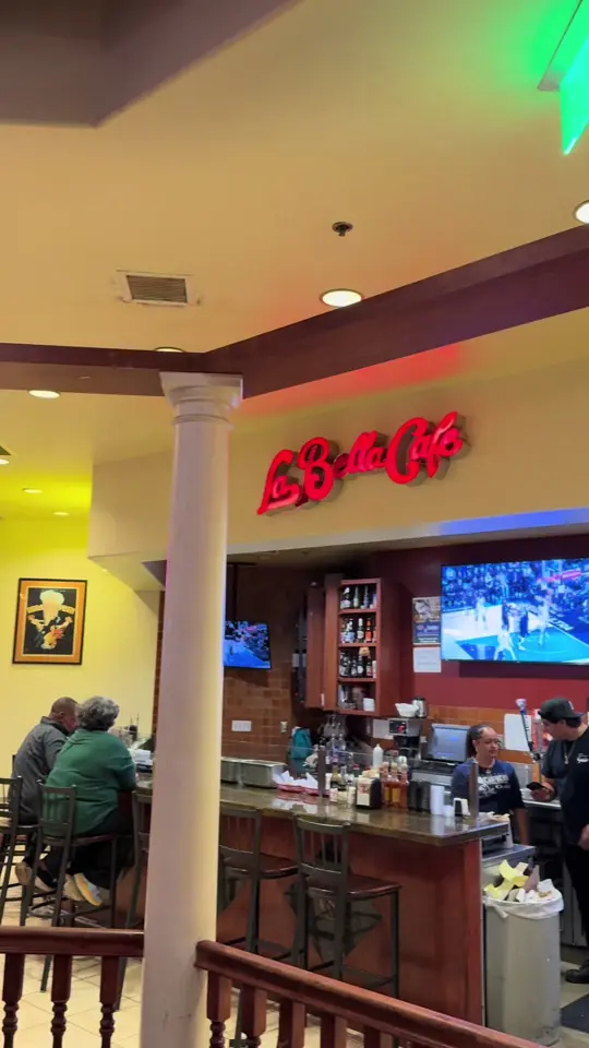 La Bella cafe on TikTok, video by familiandojuntos