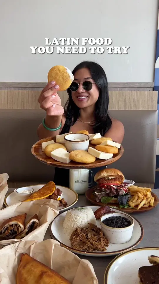 La Crema Food and Grill in Doral showing food, arepas, burger, video by explorewithgg on TikTok