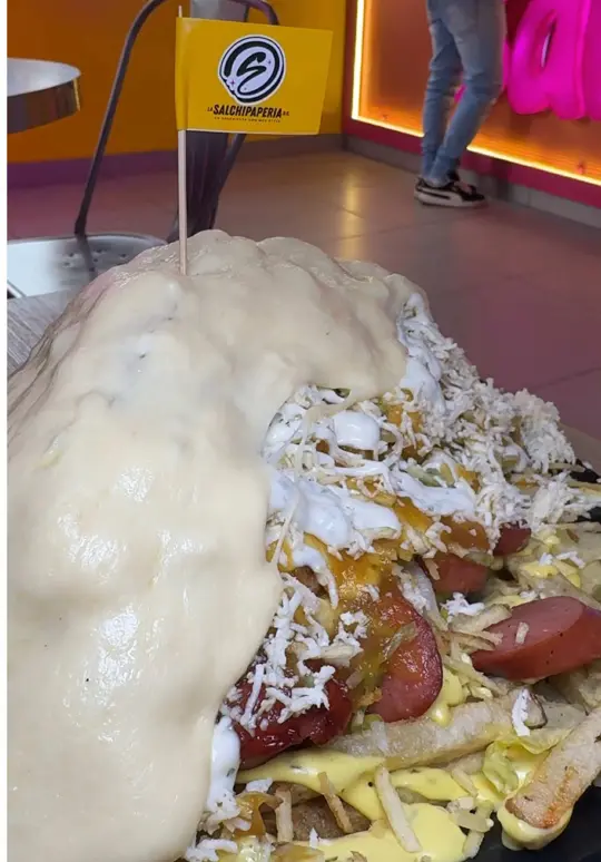 La Salchipaperia D.C in Oakland Park showing food, salchipapa, video by lasalchipaperiadc_usa on TikTok