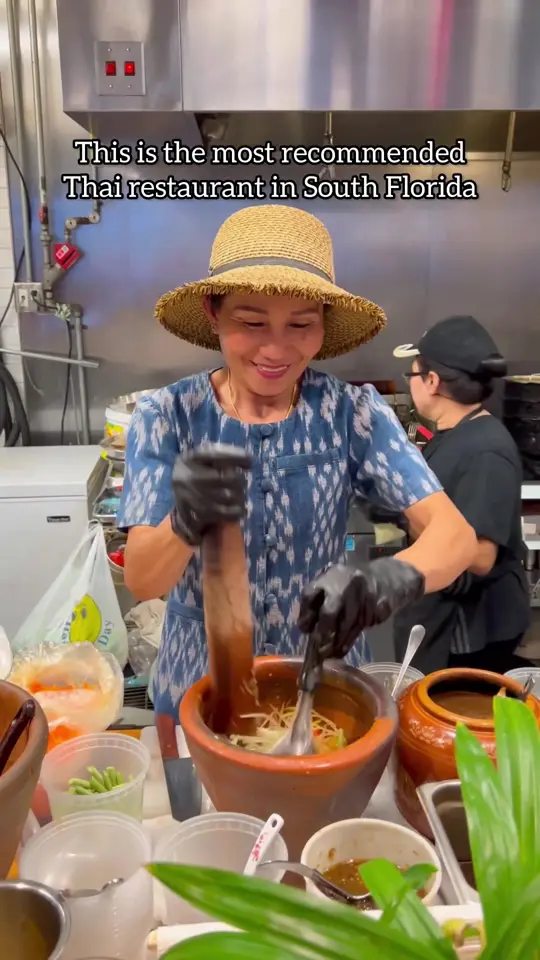 Larb Thai-Isan in Fort Lauderdale showing food, yum naem khao tod, papaya salad, red curry chicken, khao soi chicken, pad thai, iced thai coffee, mango sticky rice, video by iviethefoodie on TikTok