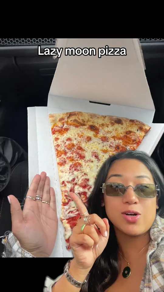 Lazy Moon Pizza in Orlando showing pizza, food review, video by explorewithgg on TikTok