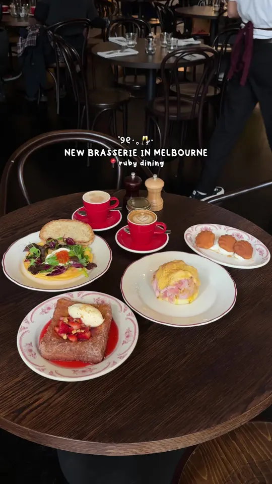 Le French Restaurant in Melbourne showing review, visit, french toast, shokupan, video by melbiebrunchie on TikTok